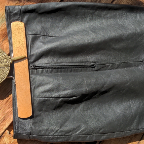 Cayenne Vintage black leather skirt - Picture 3 of 8